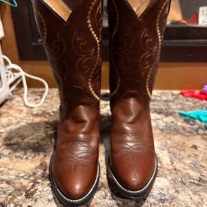 Women’s Justin’s cowgirl boots